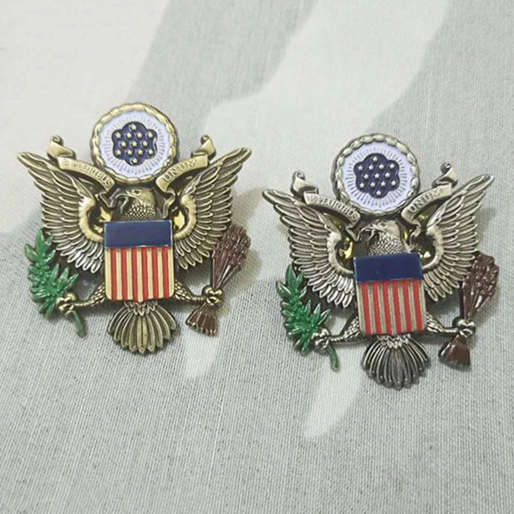 Pin insignia águila presidencial dorada tipo broche militar - imagen 2