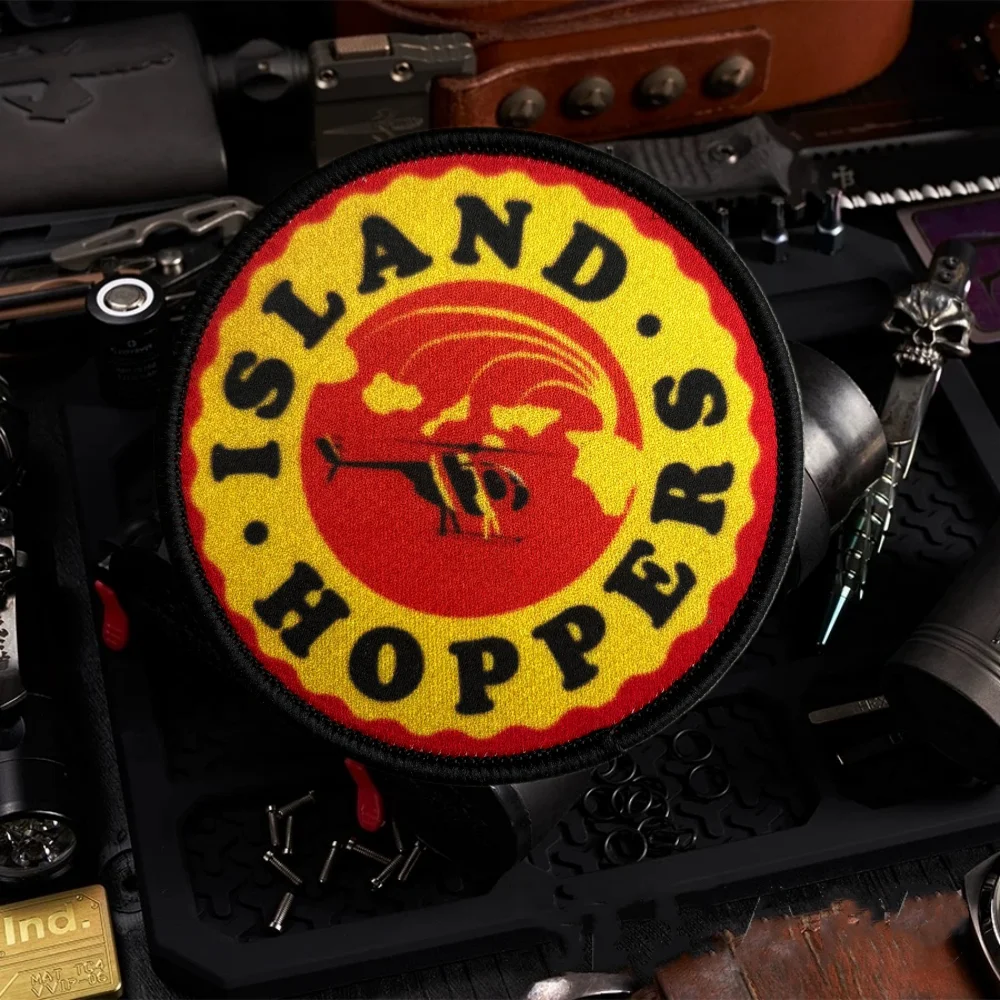 Parche táctico Island Hoppers – Helicóptero militar con velcro para brazalete - imagen 2