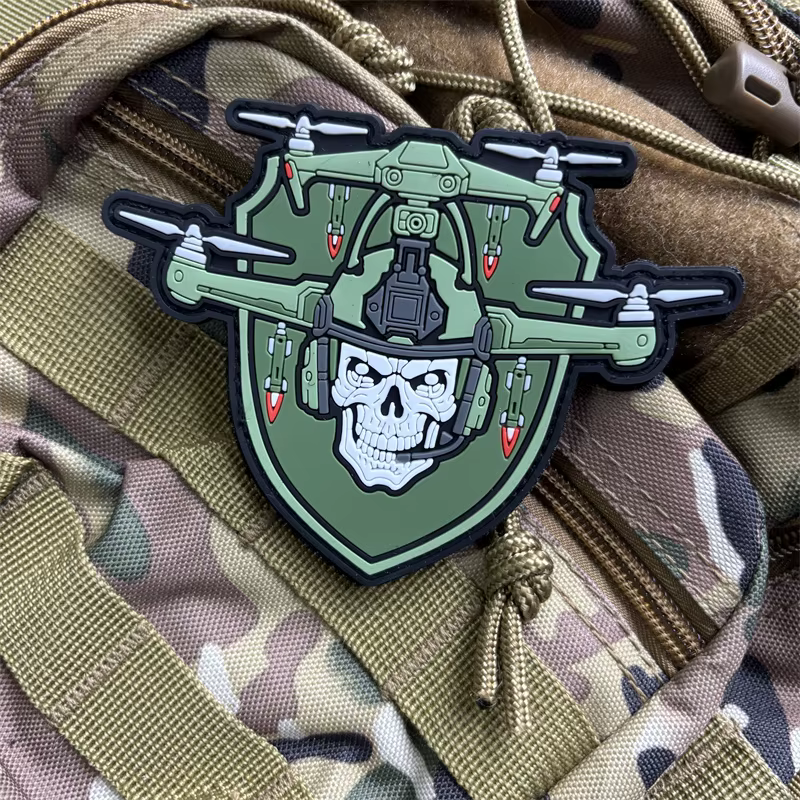 Parche táctico PVC Skull Drone con velcro para ropa y mochila - imagen 3