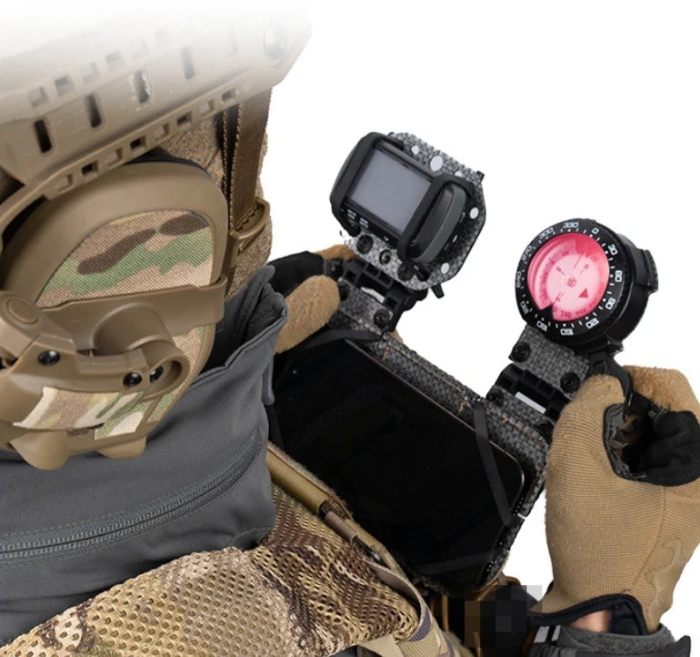 Soporte táctico MOLLE para teléfono con placa GPS y luz roja - imagen 4
