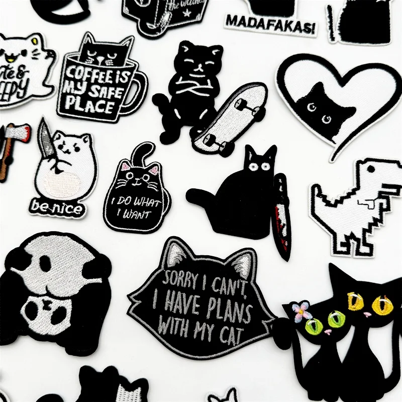 Parche bordado con diseño de gato negro