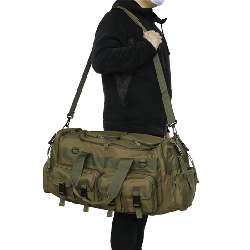 Bolso en uso durante actividad outdoor
