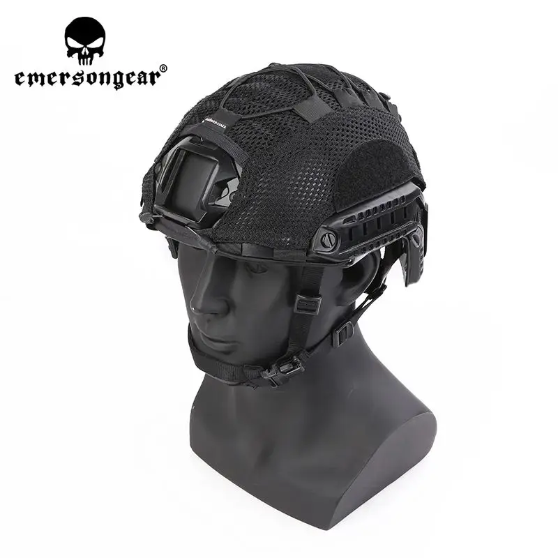 Casco con cubierta y accesorios montados