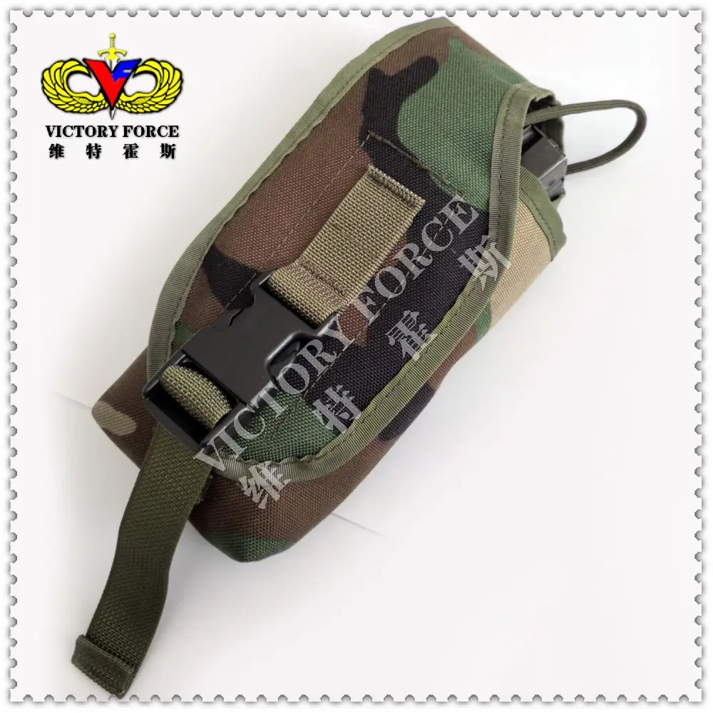 Kit radio en sistema MOLLE camuflaje woodland