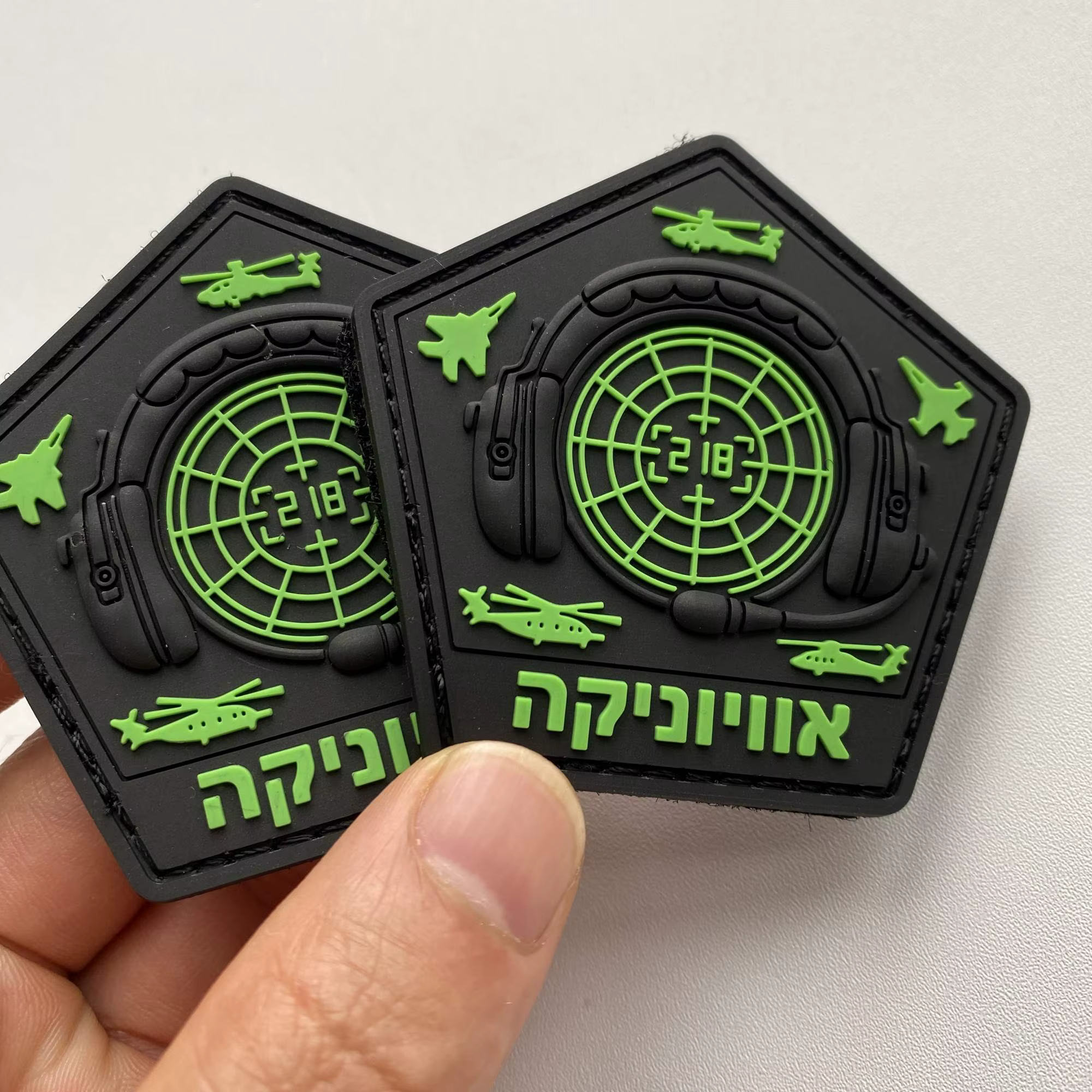 Apliques adhesivos 3D silicona impermeables con velcro para gorras - imagen 5