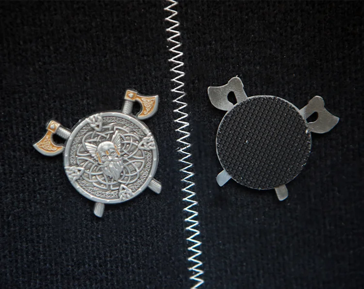 Detalle del parche sobre una mochila