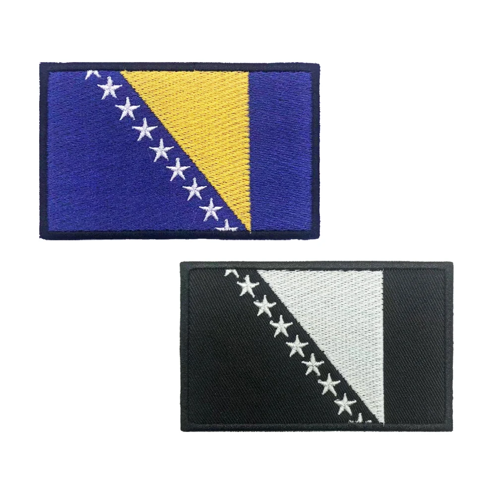 Parche bordado de bandera de Bosnia y Herzegovina visto de cerca