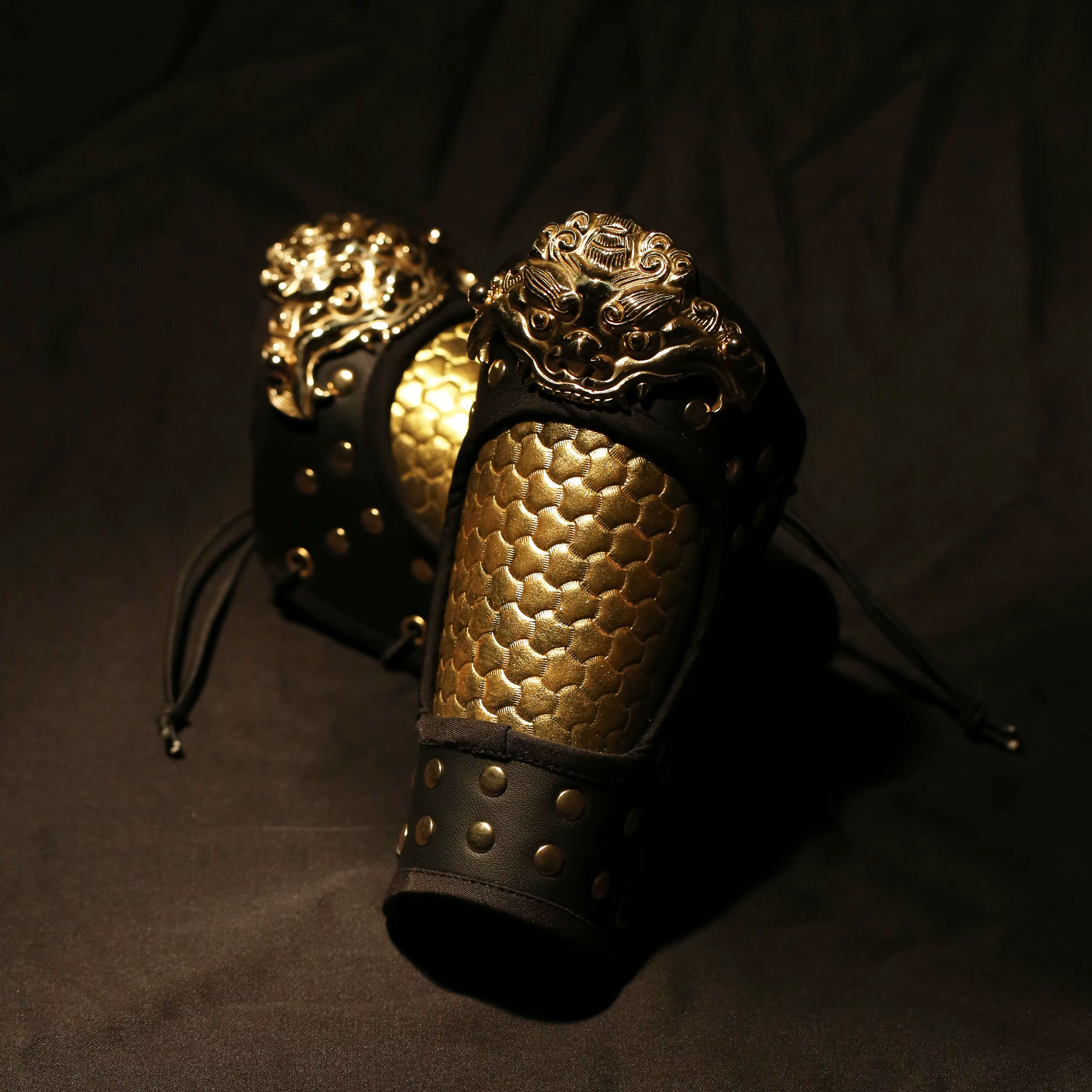 Protector de muñeca cuero con armadura cobre artesanal - imagen 4