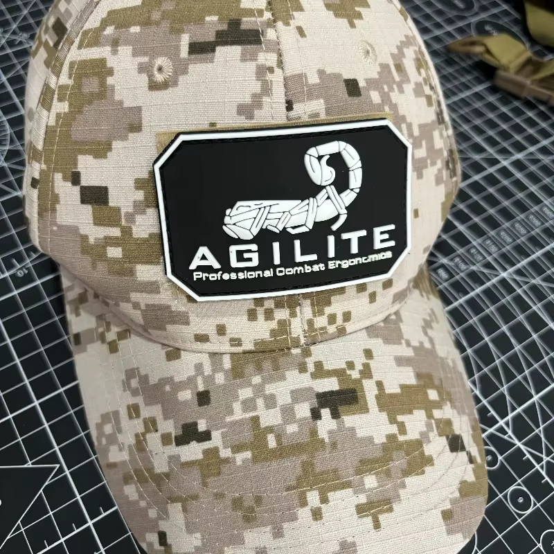 Insignia AGILITE Scorpion en PVC 3D con sistema de gancho y bucle