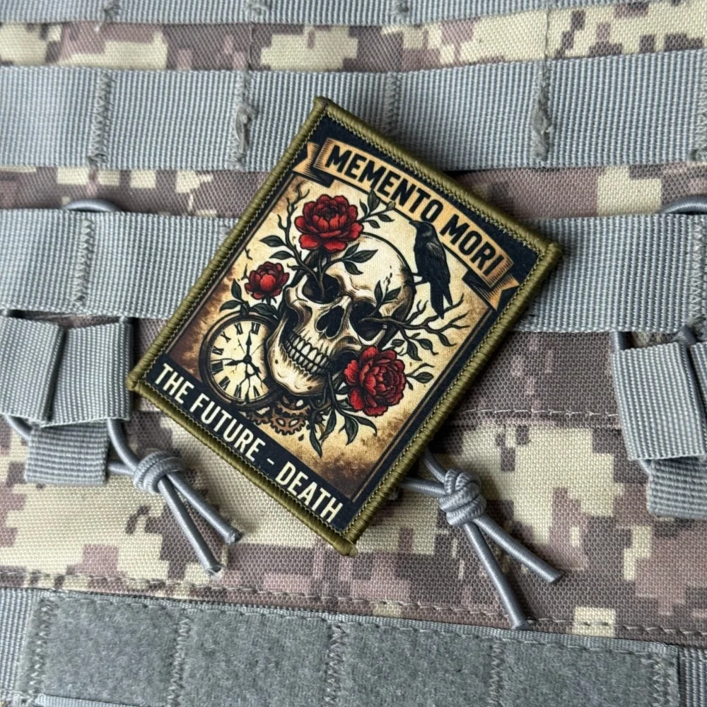Parche táctico MEMENTO MORI, gancho y bucle para brazalete - imagen 4