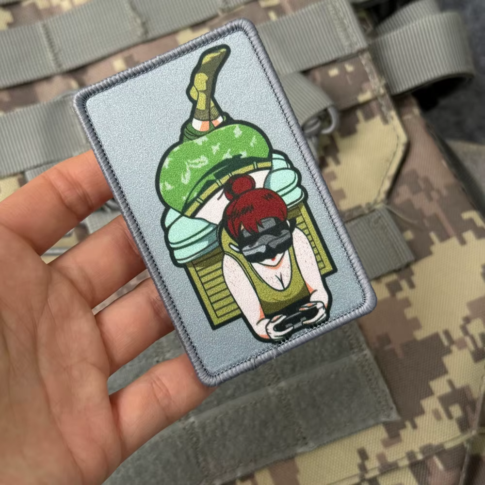 Detalle del diseño bordado en estilo táctico