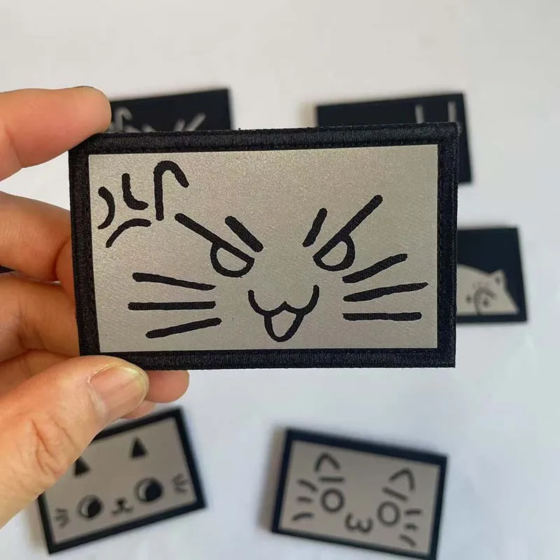 Parche táctico reflectante de gatito animado con velcro brilla noche