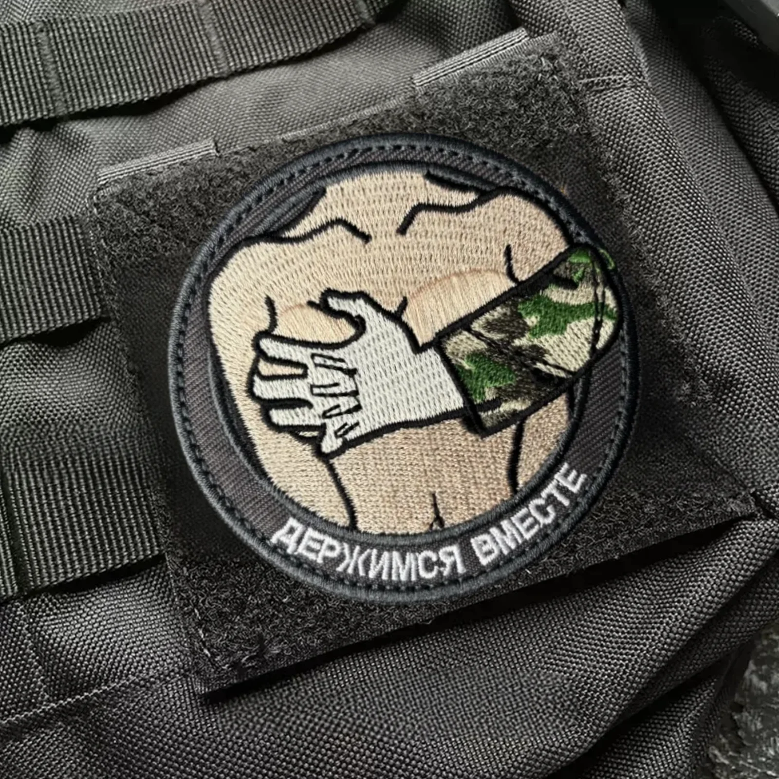 Parche táctico bordado anime con velcro para chaleco o mochila - imagen 5