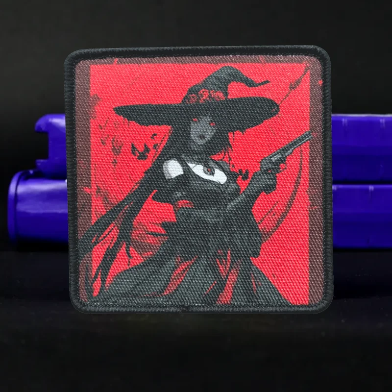 Parche de bruja anime en fondo negro