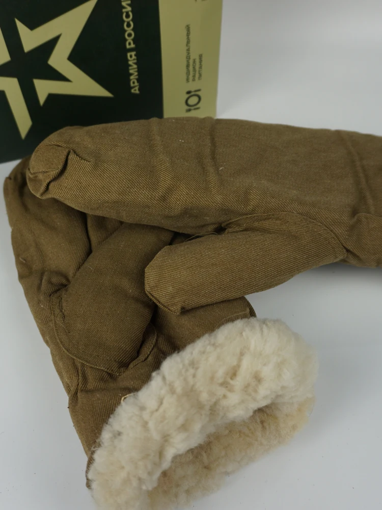Guantes en uso y diseño camuflado
