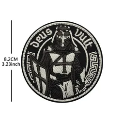 Parche táctico bordado Deus Vult con gancho y bucle para brazalete