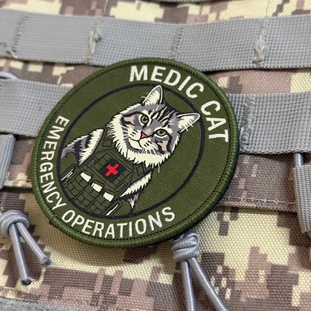 Parche bordado táctico gatito con velcro EMERGENCY MEDIC para mochila - imagen 2