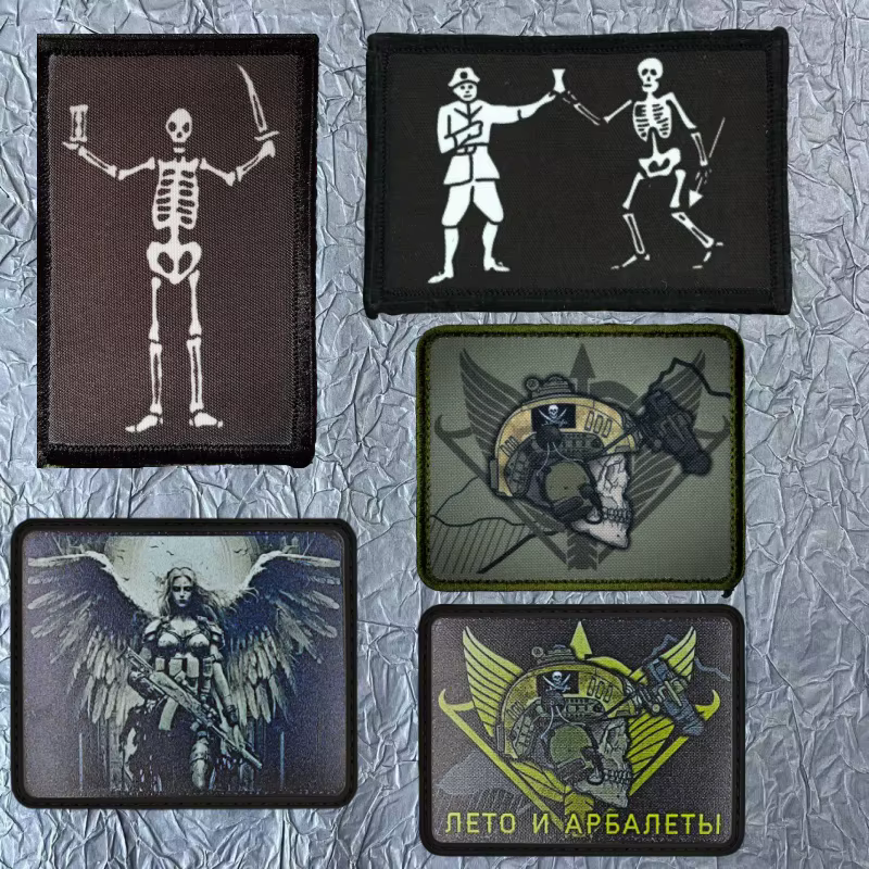 Parche de bandera pirata Bartholomew con calavera y velas negras