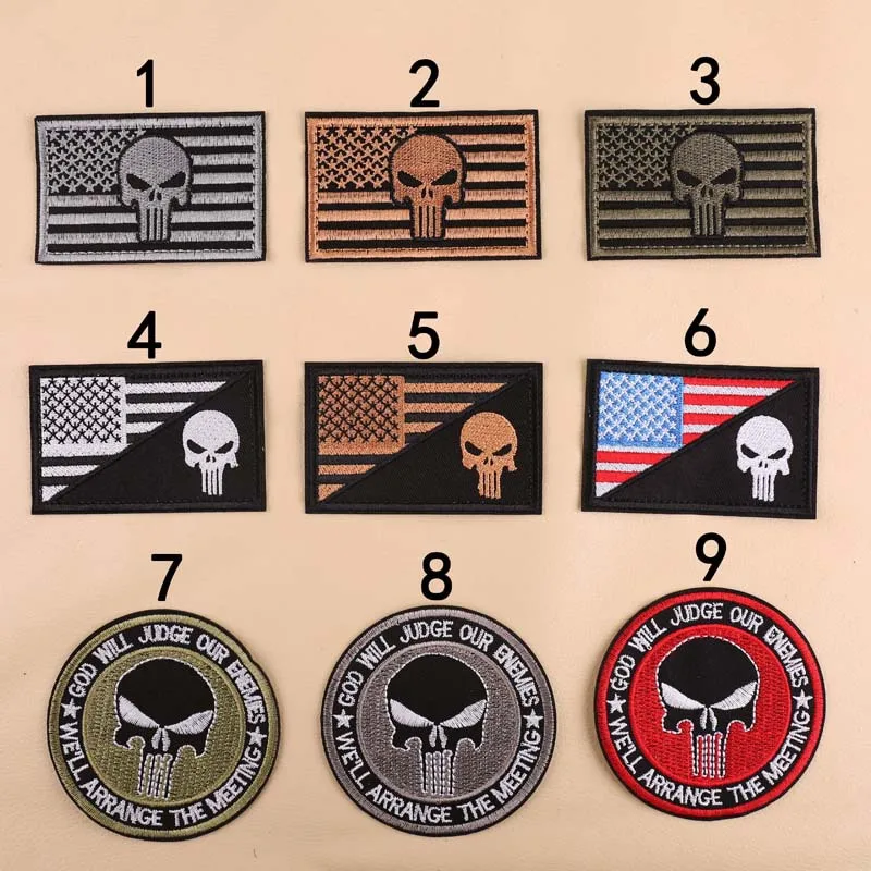 Bandera de EE. UU. con calavera y lema “Don't Tread on Me” en parche textil bordado
