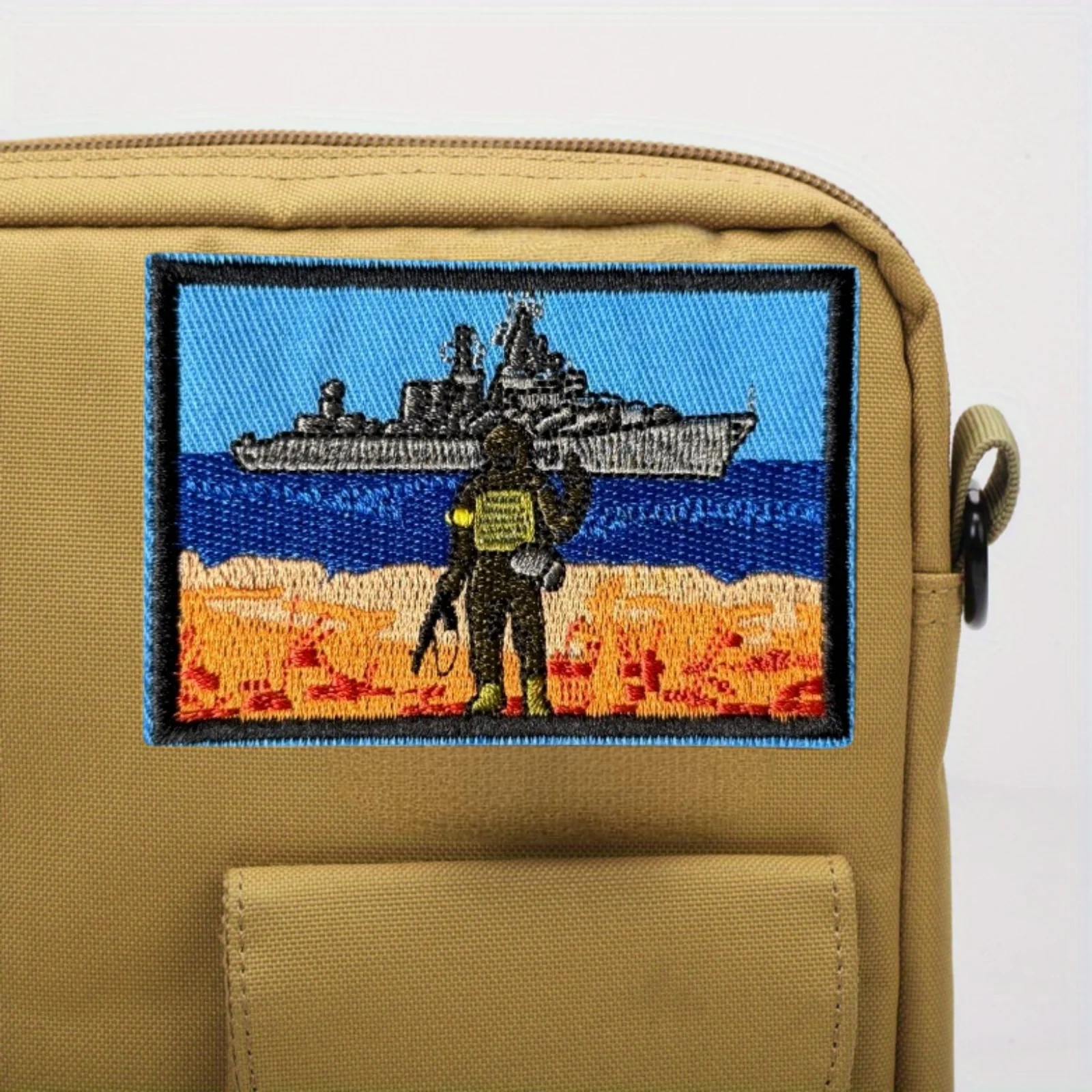 Parche Táctico Bordado 'Protegiendo el Océano' – Insignia Velcro para Mochila - imagen 3