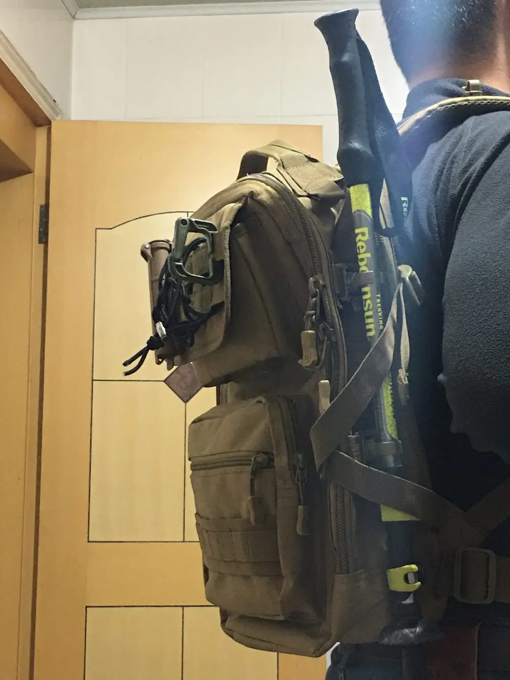 Soporte Linterna Táctica Abrazadera Montaje MOLLE para Mochila - imagen 3