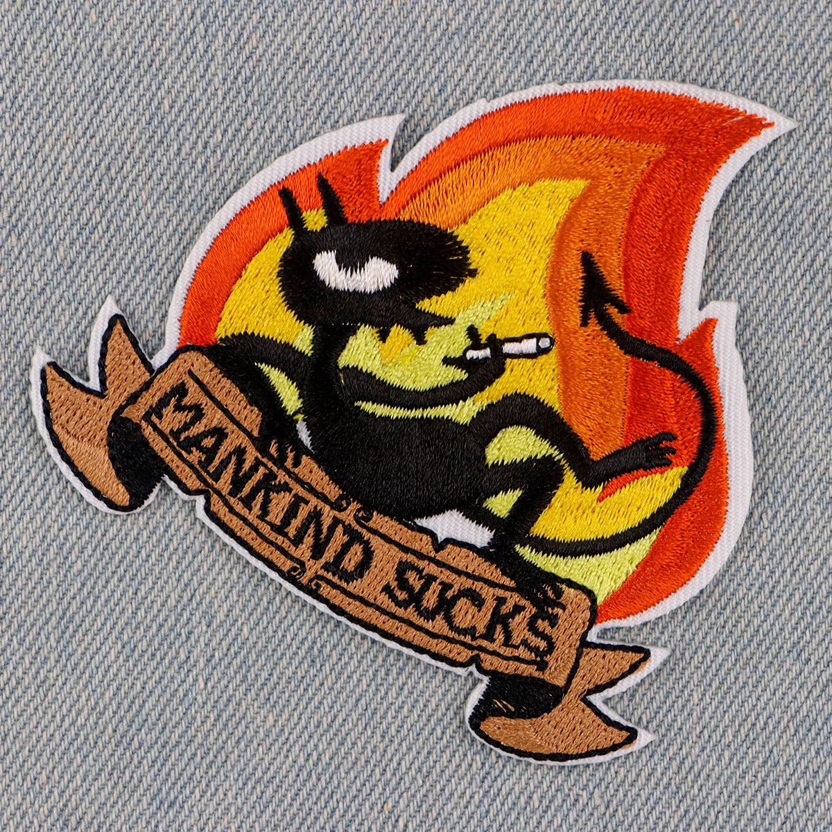 Parche termoadhesivo MANKIND SUCKS – Bordado para ropa táctica - imagen 2