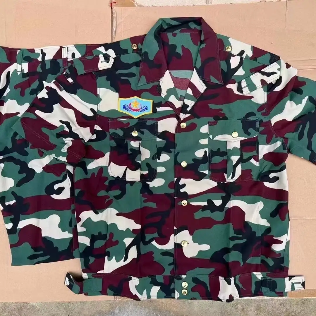 Chaqueta camuflaje manga corta en uso exterior