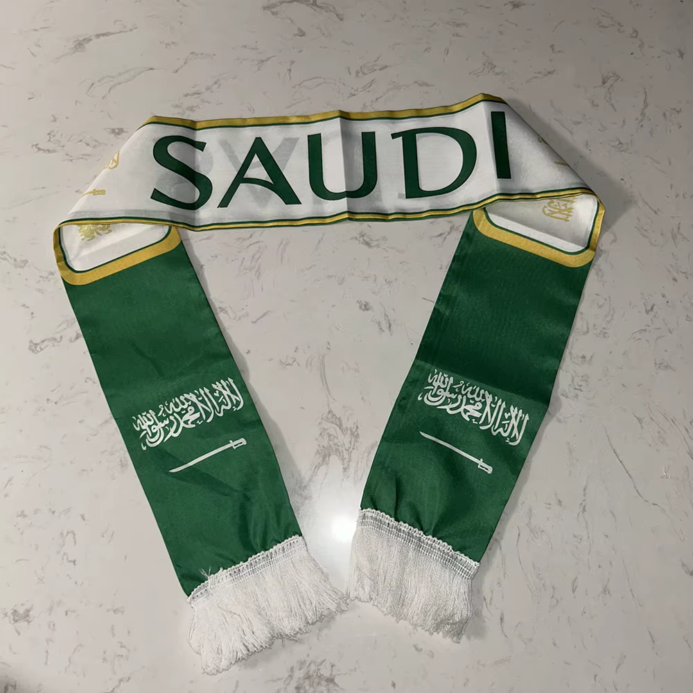 Bufanda de fútbol Arabia Saudita satén con borlas y doble cara