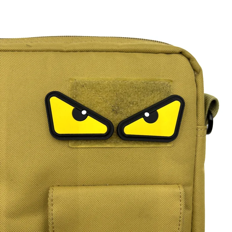 Parche PVC anime ojos ninja con gancho y respaldo para gorra - imagen 3