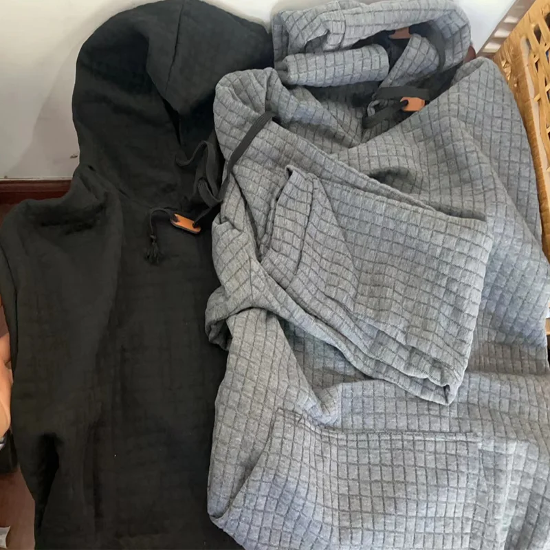 Detalle de la sudadera tipo parkas