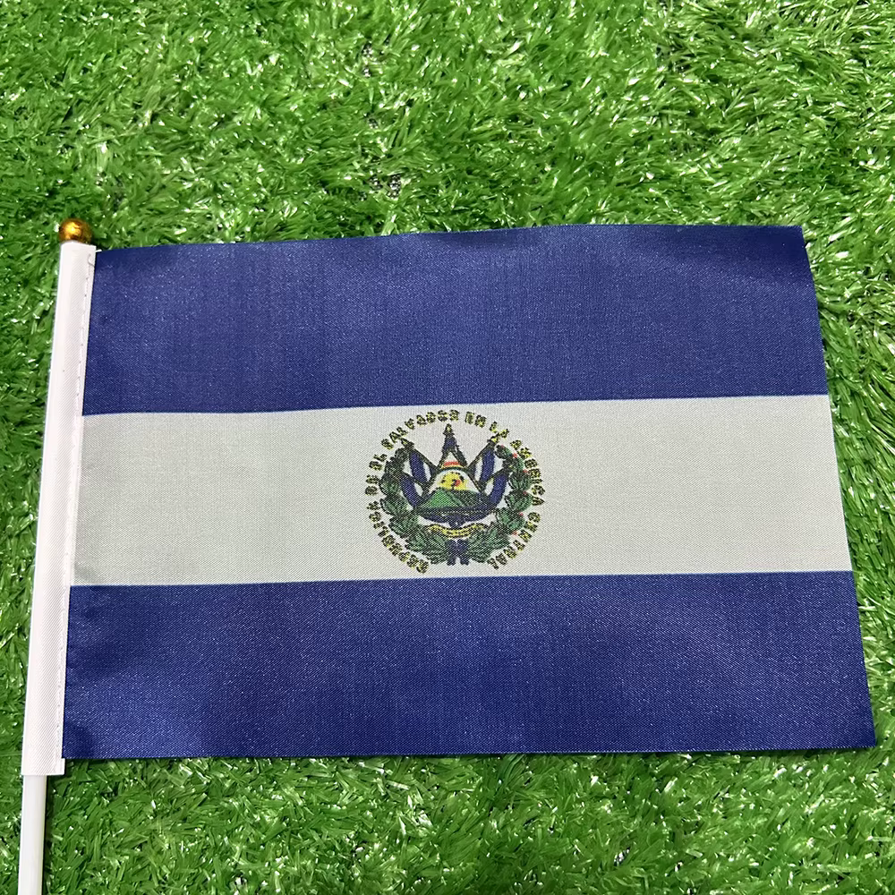Bandera de mano El Salvador con asta de plástico para desfile - imagen 5
