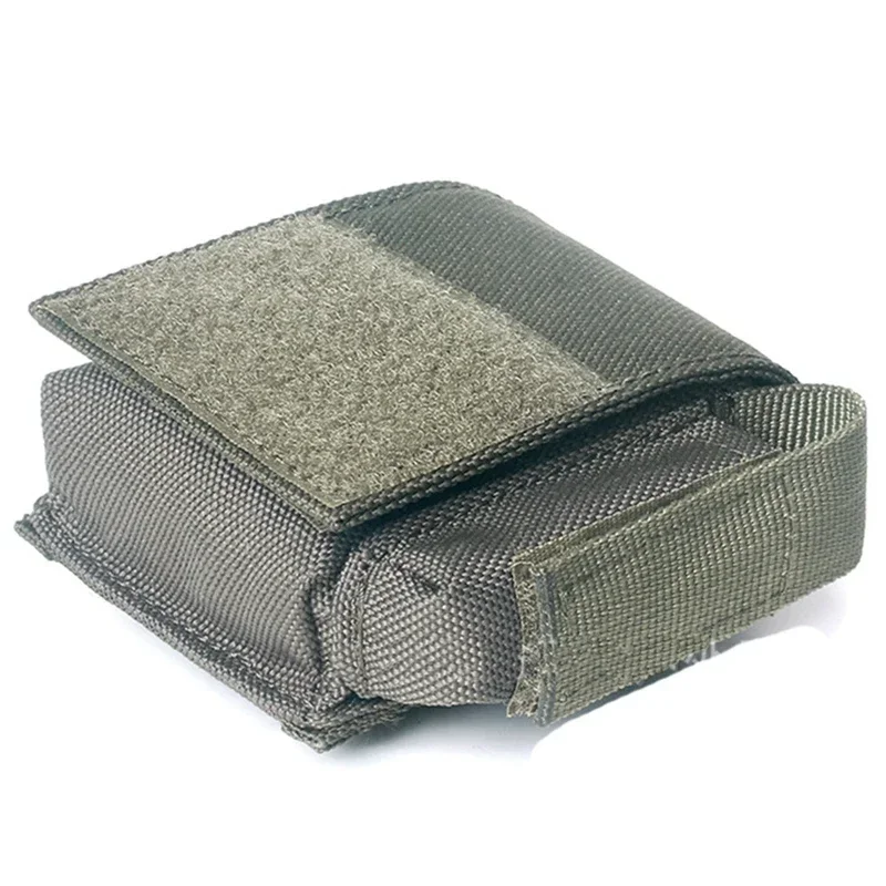 Bolsa táctica Molle desplegada mostrando compartimentos