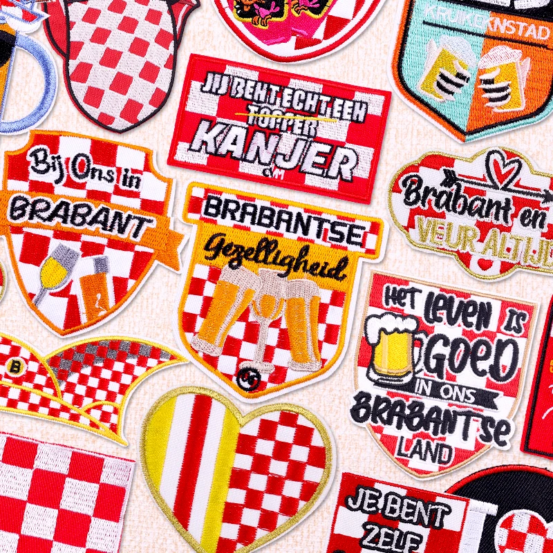 Parche bordado decorativo para personalizar una mochila
