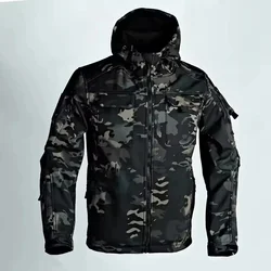 Chaqueta táctica softshell impermeable con forro polar y bolsillos