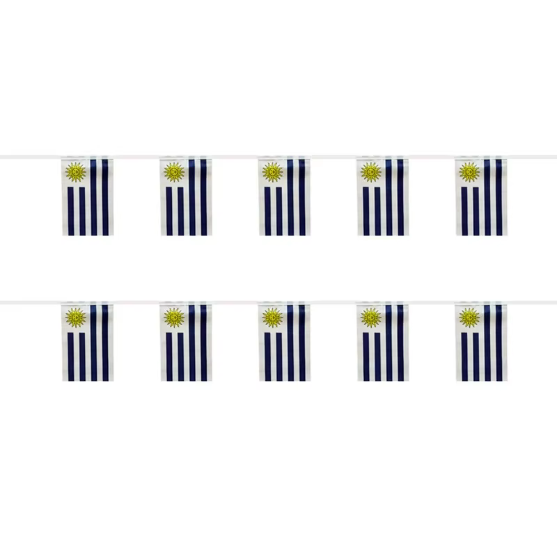Banderines de Uruguay en guirnalda