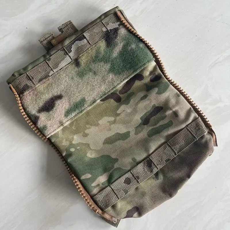 Bolsa táctica con compartimento para agua en chaleco exterior