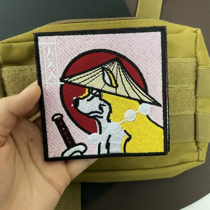 Aplicación sobre mochila o tejido