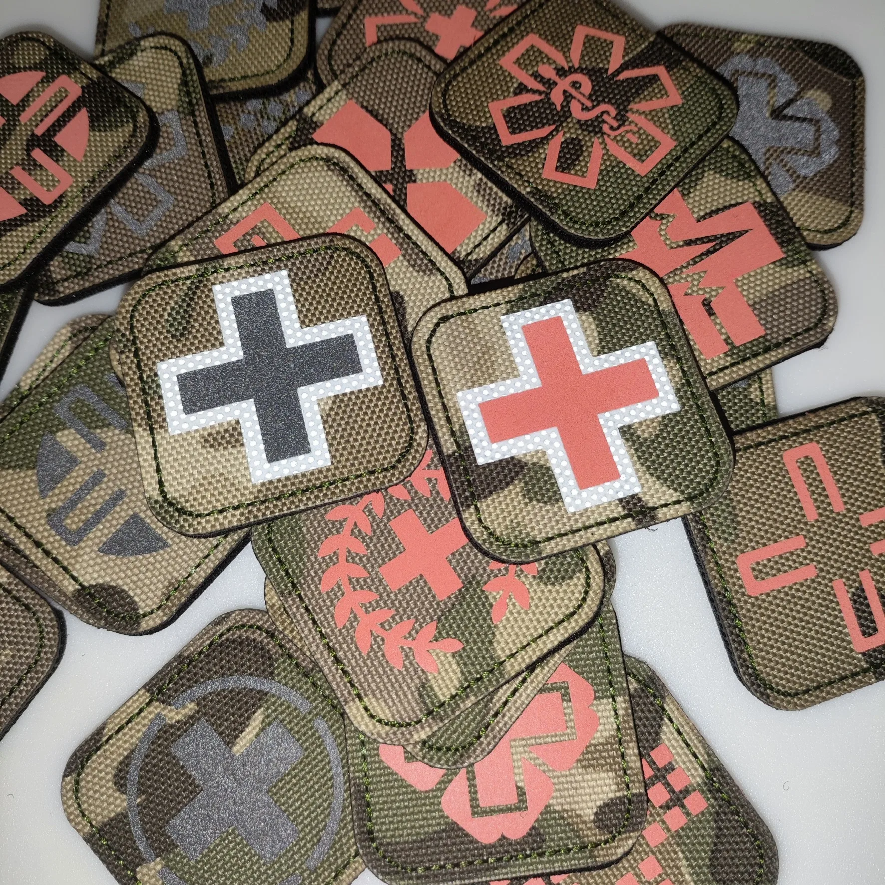 Parches velcro tácticos camuflaje primeros auxilios IR reflectante - imagen 3