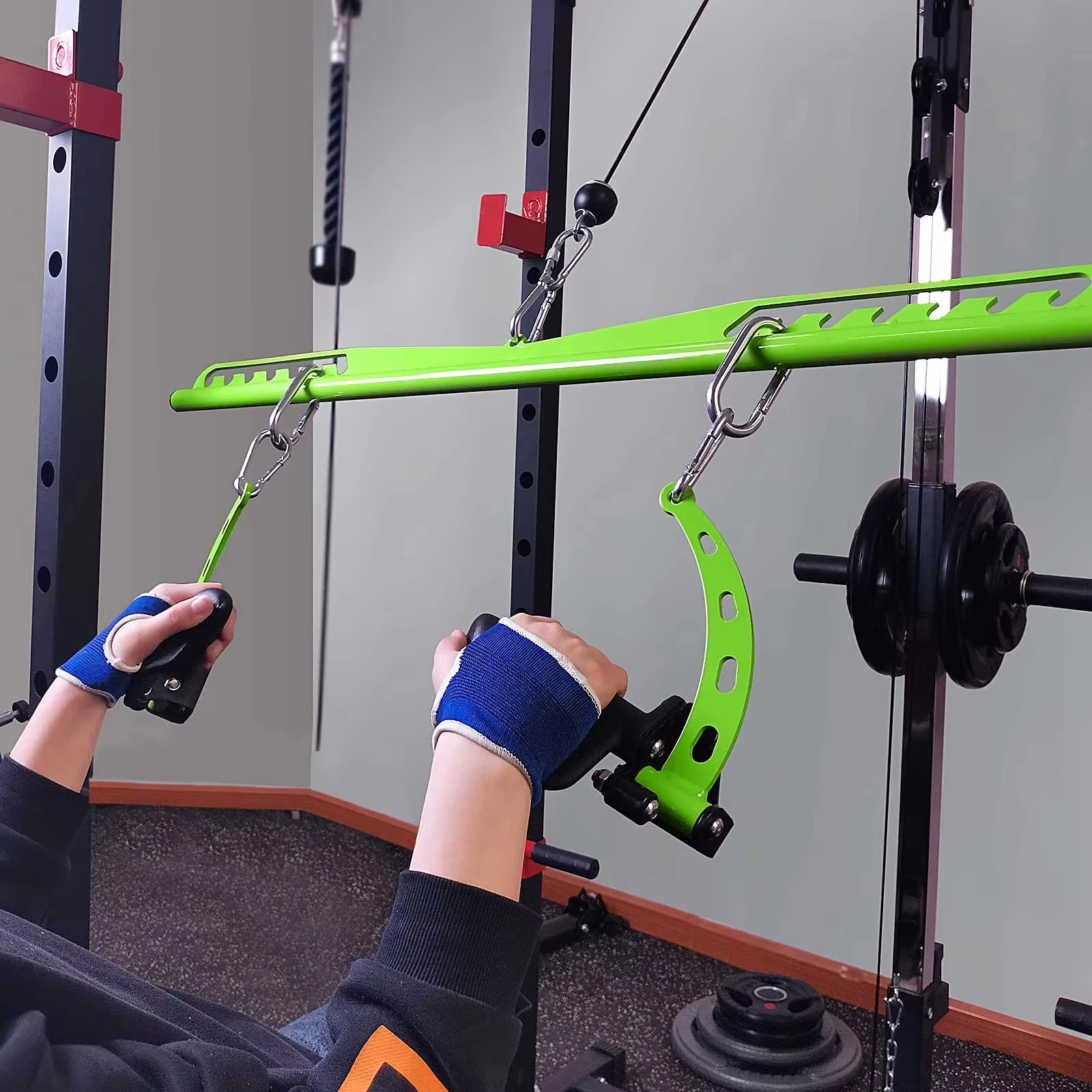 Cuerda para tríceps y barra ergonómica para curl de bíceps en polea