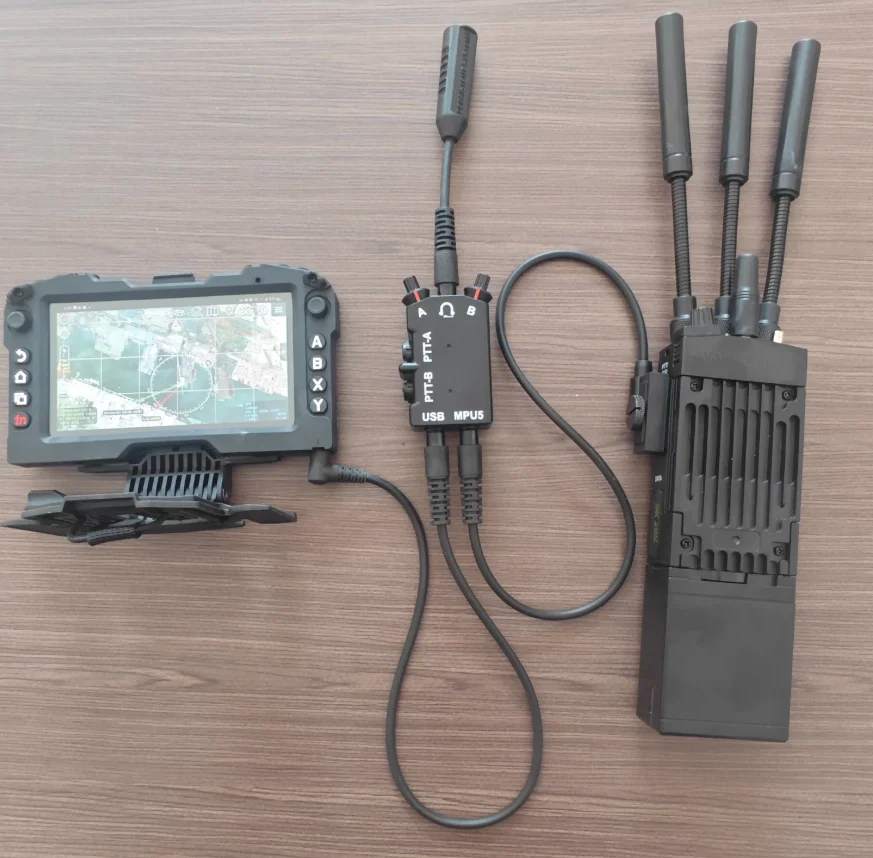 PTT táctica para walkie-talkie con sujeción en el pecho - imagen 2