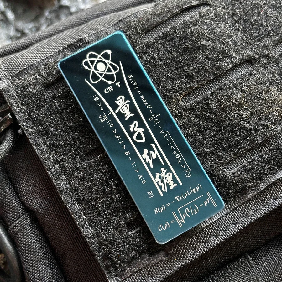 Brazalete táctico con sistema MOLLE y parches – Accesorio militar