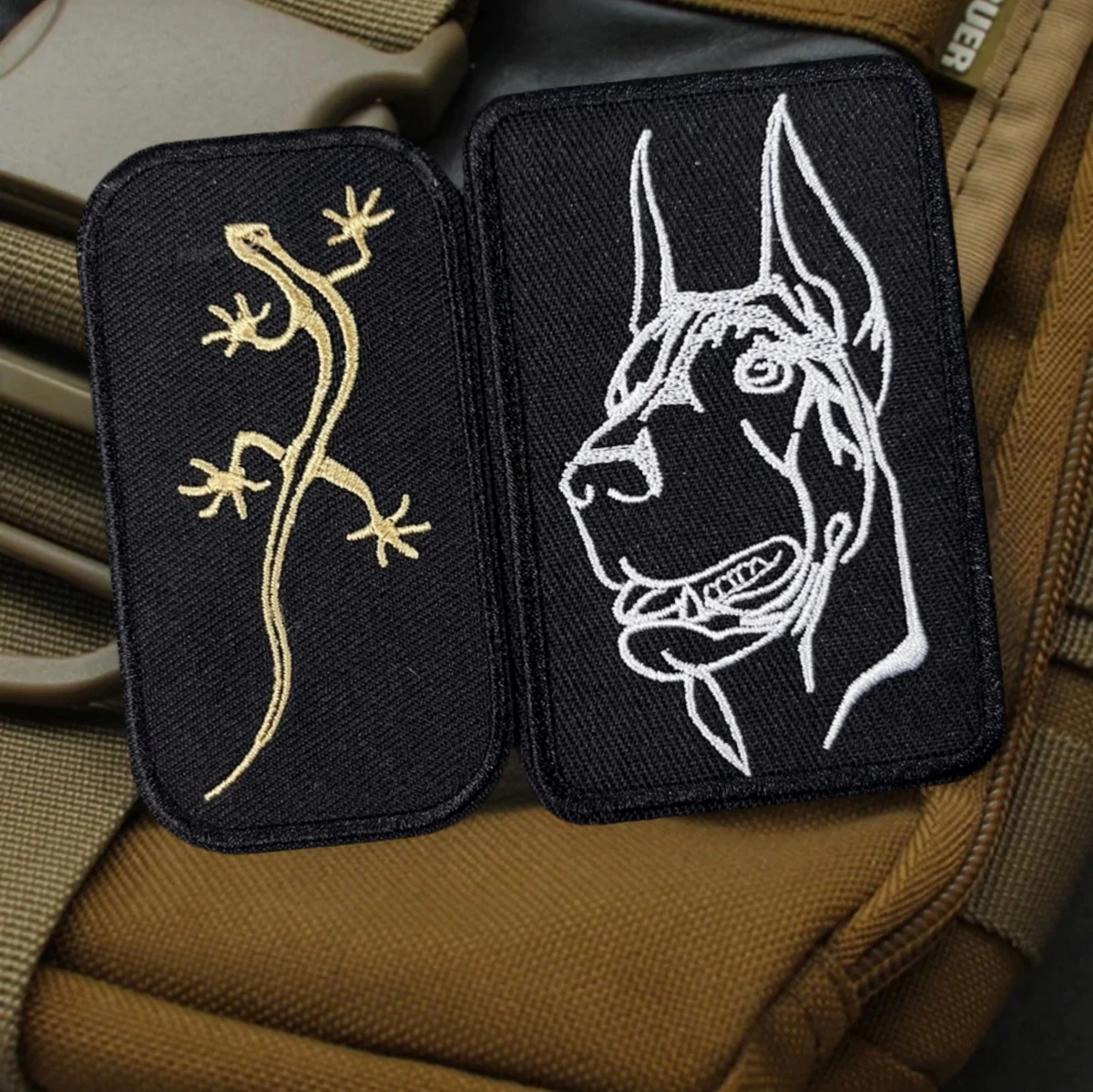 Parche Doberman Pinscher bordado táctico con velcro