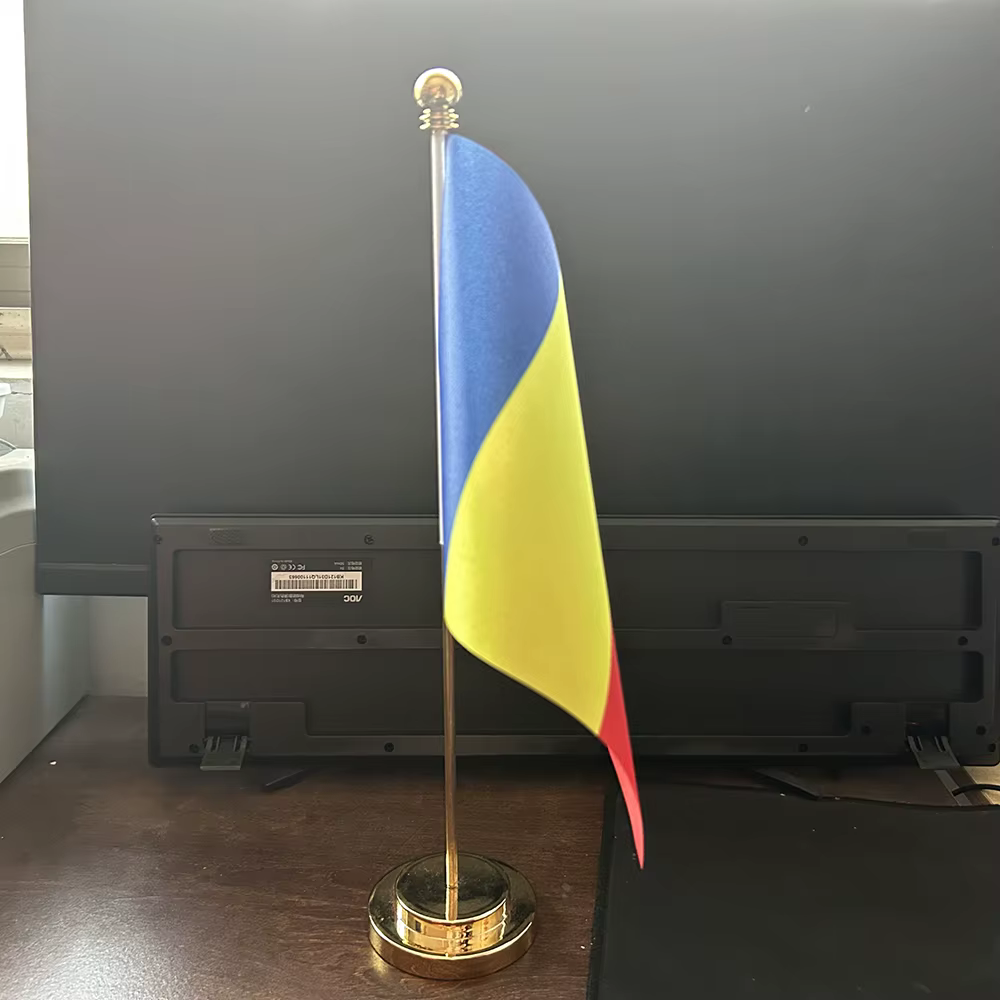 Bandera de Rumania en diferentes ángulos