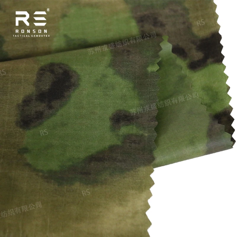 Detalle del tejido ripstop y el patrón camuflaje
