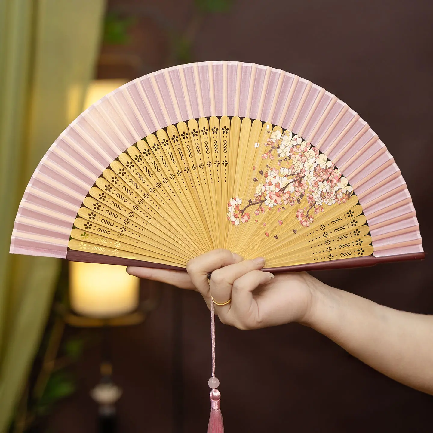 Abanico plegable de seda estilo oriental antiguo portátil con flecos