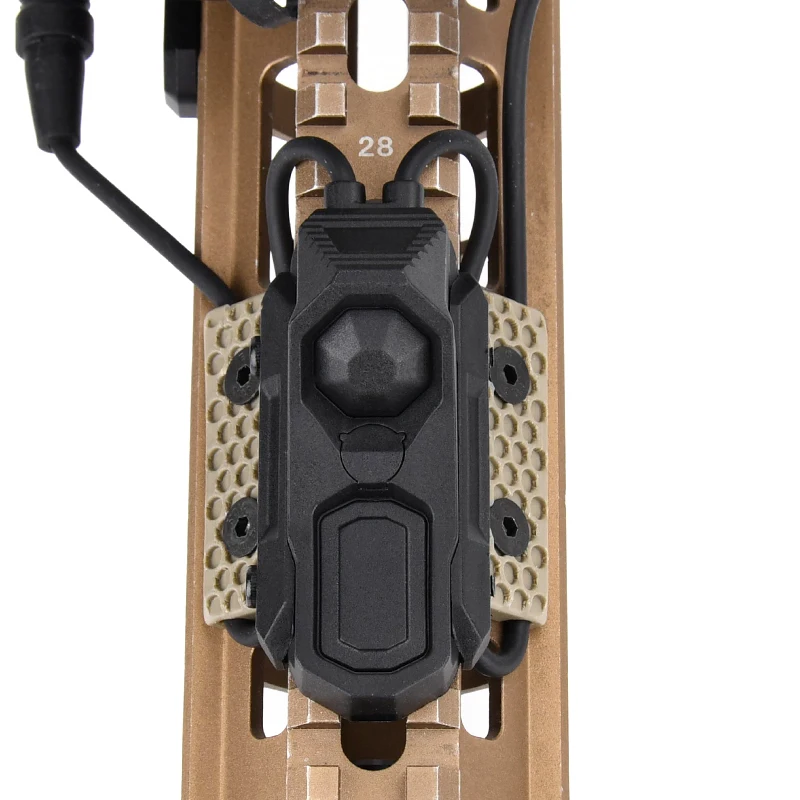 Cubierta riel M-LOK con guía de cables para linterna táctica - imagen 2
