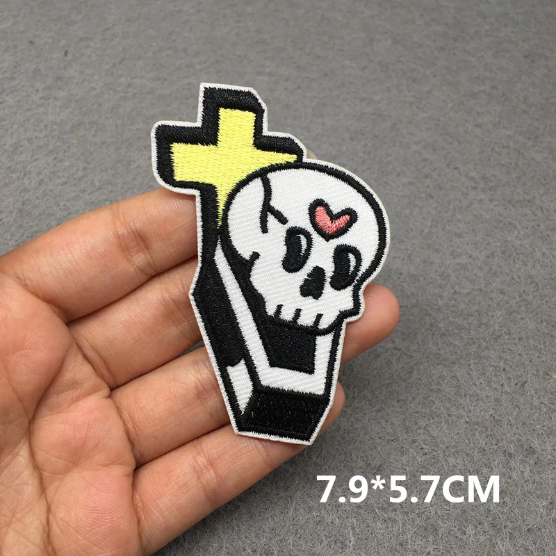 Parche planchable calavera punk negro blanco bordado estilo táctico - imagen 4