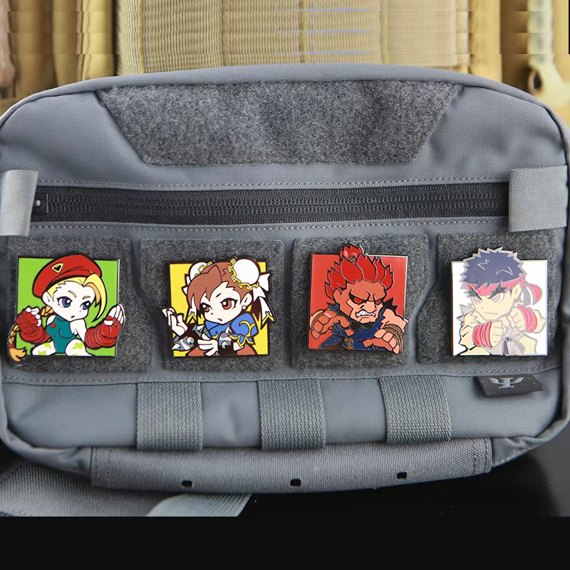 Parche metal Street Fighter – Insignia táctica gamer con gancho para bolsa - imagen 4