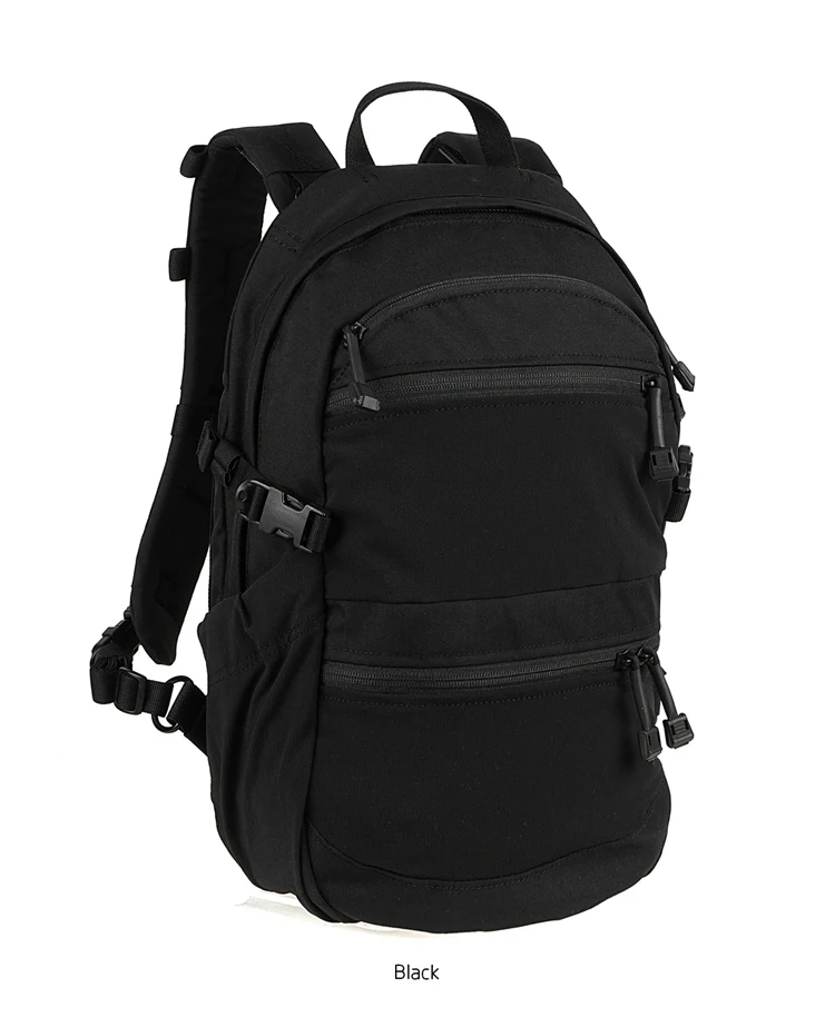 Mochila táctica en contexto de uso