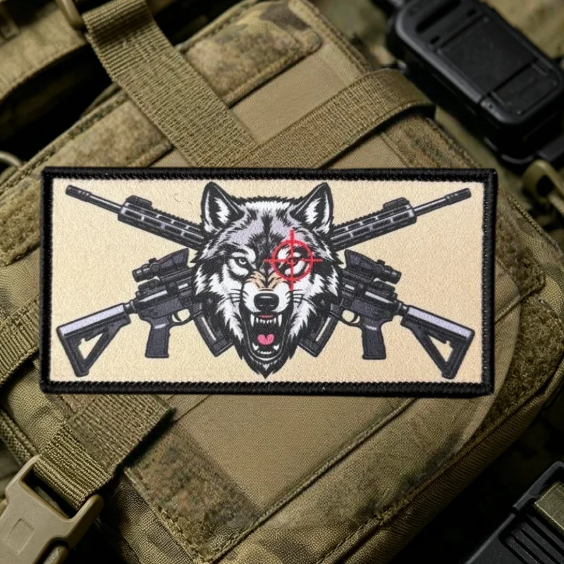 Parche táctico lobo pistolas cruzadas moral con gancho y bucle - imagen 5